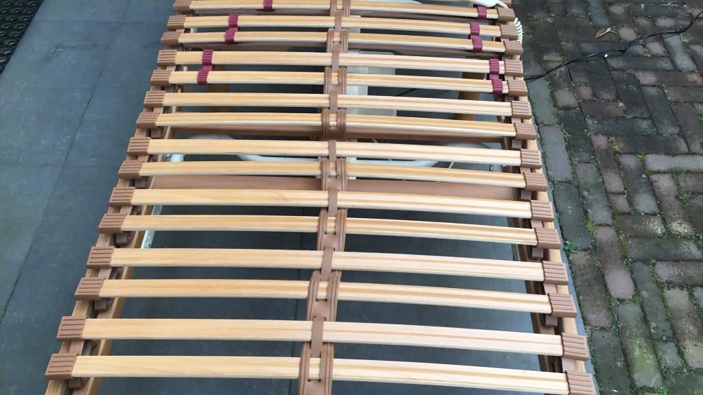 Electrisch verstelbare lattenbodem, Huis en Inrichting, Ophalen, Eenpersoons, Zo goed als nieuw, 80 cm