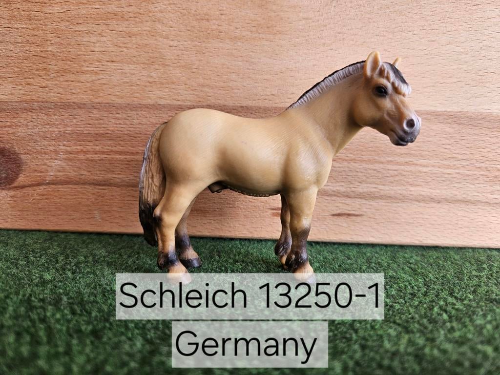 Schleich 13250-1 Fjord ruin met aalstreep uit 2001, Verzamelen, Dierenverzamelingen, Ophalen of Verzenden, Zo goed als nieuw, Paard