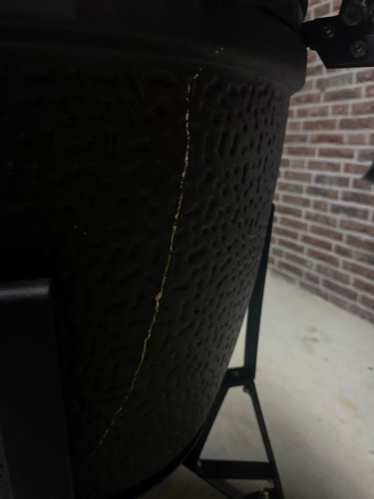 The basterd Kamado BBQ met lichte beschadiging, Tuin en Terras, Houtskoolbarbecues, Ophalen of Verzenden, Gebruikt, Met accessoires