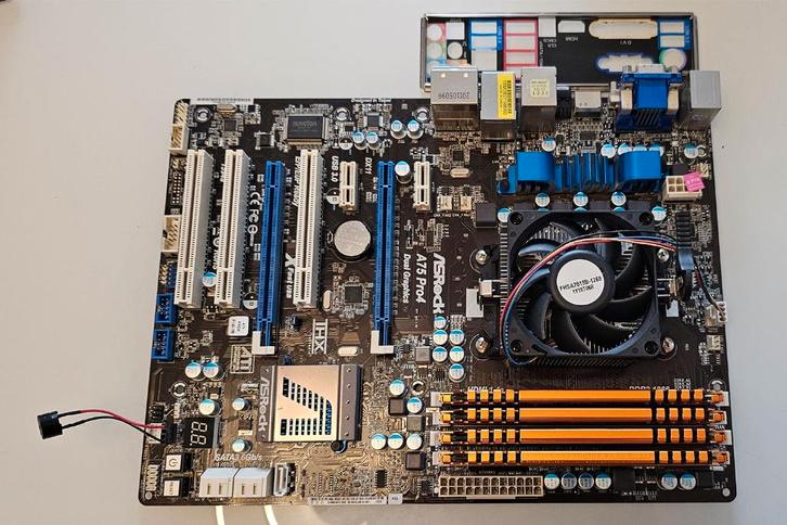 AsRock A75 Pro 4 (Mainboard + CPU + RAM), Computers en Software, Moederborden, Gebruikt, AMD, DDR3, Verzenden