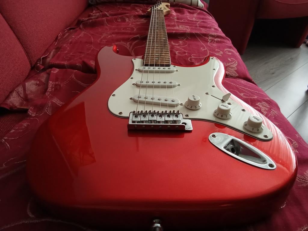 Volcano Rock-A-Teer Elektrische Gitaar - Rood, Ophalen of Verzenden, Zo goed als nieuw, Solid body, Overige merken