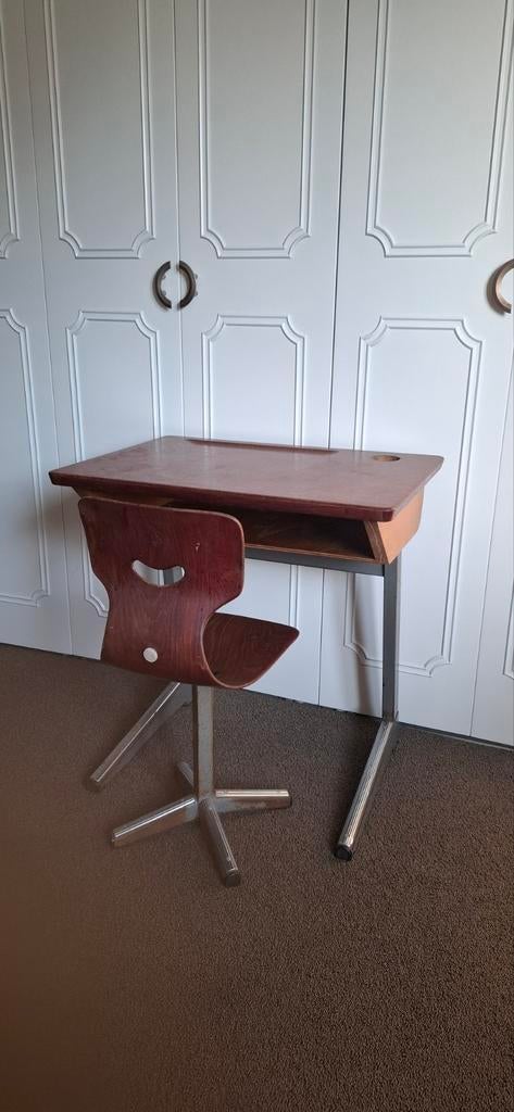 Vintage kleuter tafeltje en stoeltje, Kinderen en Baby's, Kinderkamer | Tafels en Stoelen, Ophalen, Gebruikt, Tafel(s) en Stoel(en)