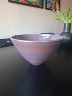 Ecri schaal te koop. Parelmoer paars., Huis en Inrichting, Overige kleuren, Aardewerk of Porselein, Ophalen of Verzenden, Zo goed als nieuw