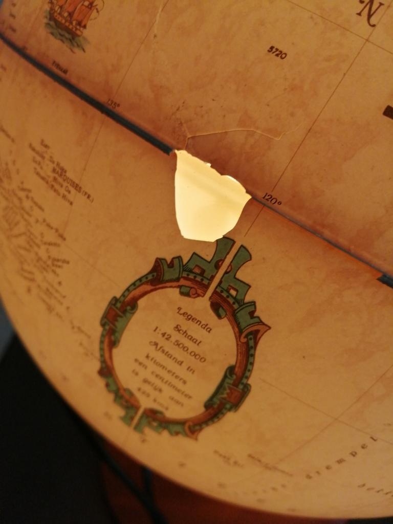Prachtige oude globe 40 cm hoogte met verlichting, Ophalen of Verzenden, X, Verlicht, Gebruikt