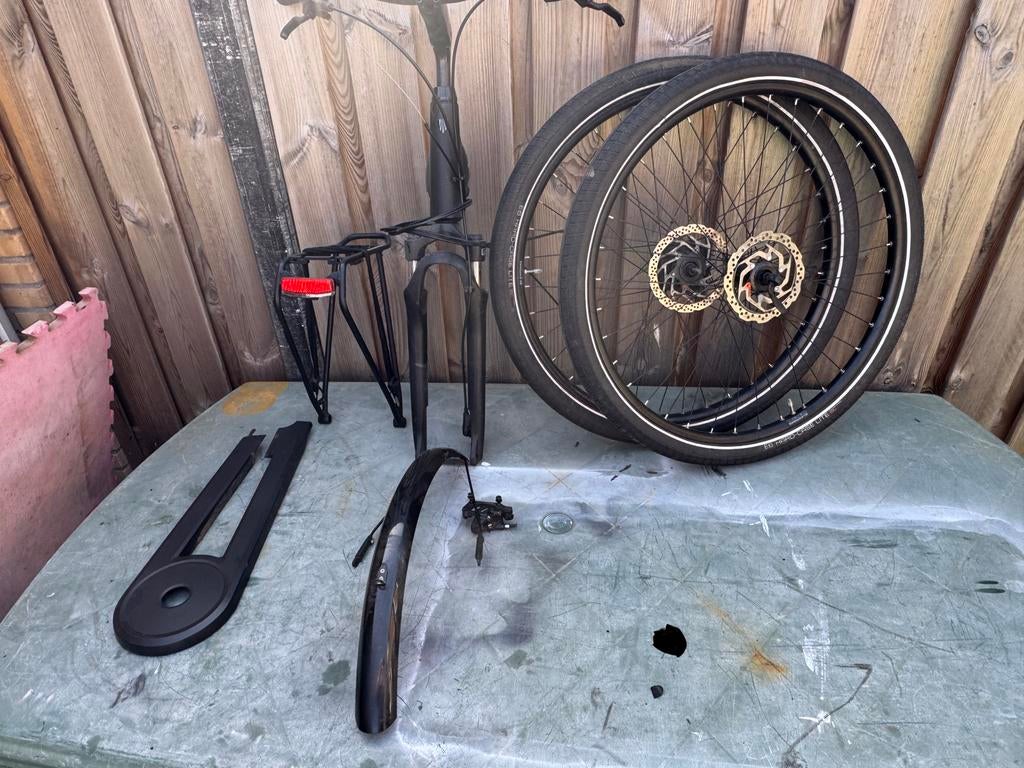 Zet je wielen van een trek fiets met remschijven, Ophalen, Zo goed als nieuw, Overige typen