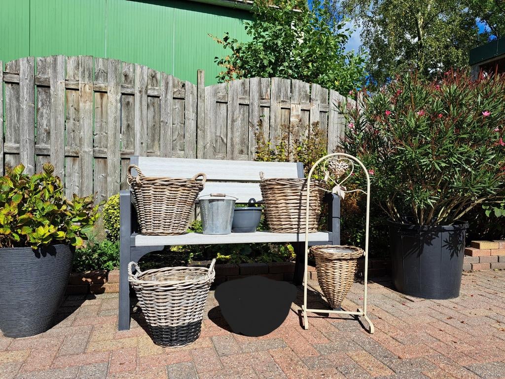 Partij pakket rieten rotan manden bloempotten, Overige materialen, Gebruikt, Ophalen of Verzenden, Balkon