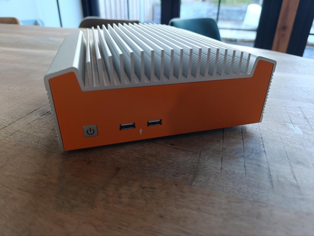OnLogic Fanless PC – ML500G‑50 | i5‑6500TE | 8GB, Computers en Software, Desktop Pc's, Ophalen of Verzenden, SSD
