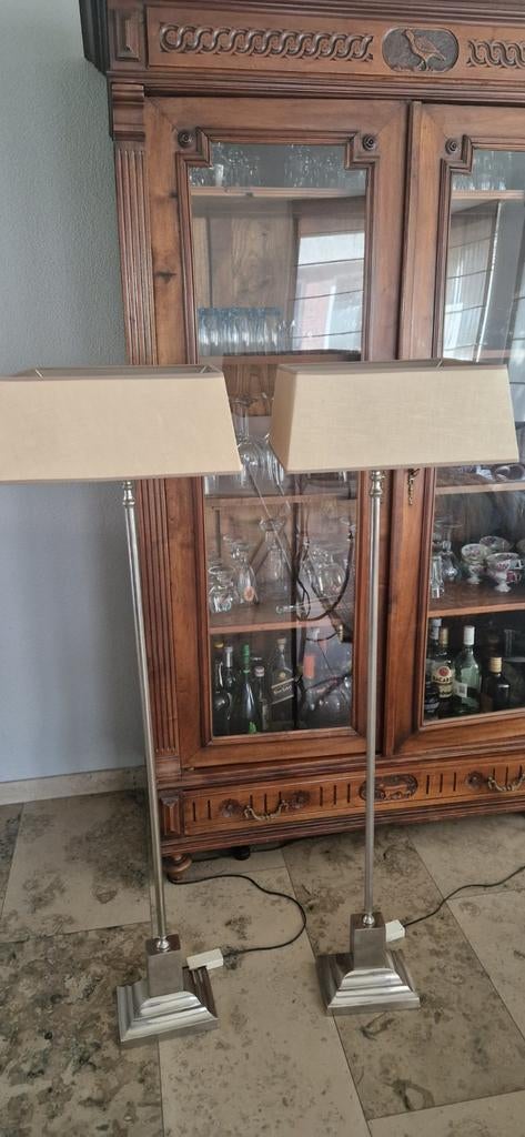 2 vloerlampen met zilverkleurige voet en beige kap, Ophalen, Gebruikt, Stof, Modern