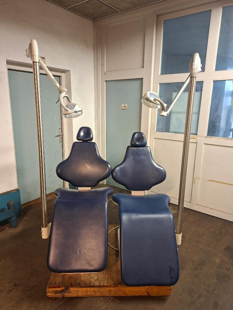 2x Professionele tandarts behandelstoelen elektrisch, Ophalen, Zo goed als nieuw