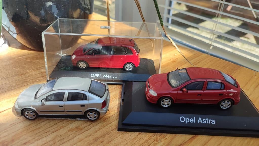 Opel modelauto's: Astra en Meriva (3 stuks), Ophalen of Verzenden
