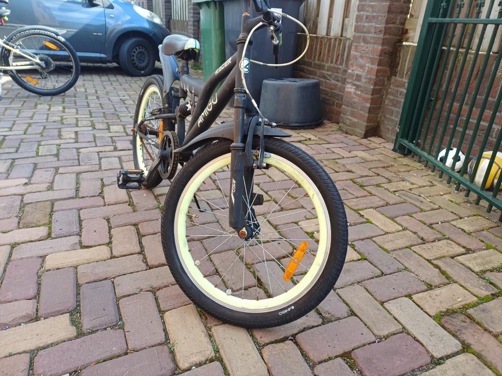 Amigo Kinderfiets 20 inch - Zwart met gele accenten, Fietsen en Brommers, Fietsen | Jongens, Ophalen, Gebruikt, Handrem, 20 inch