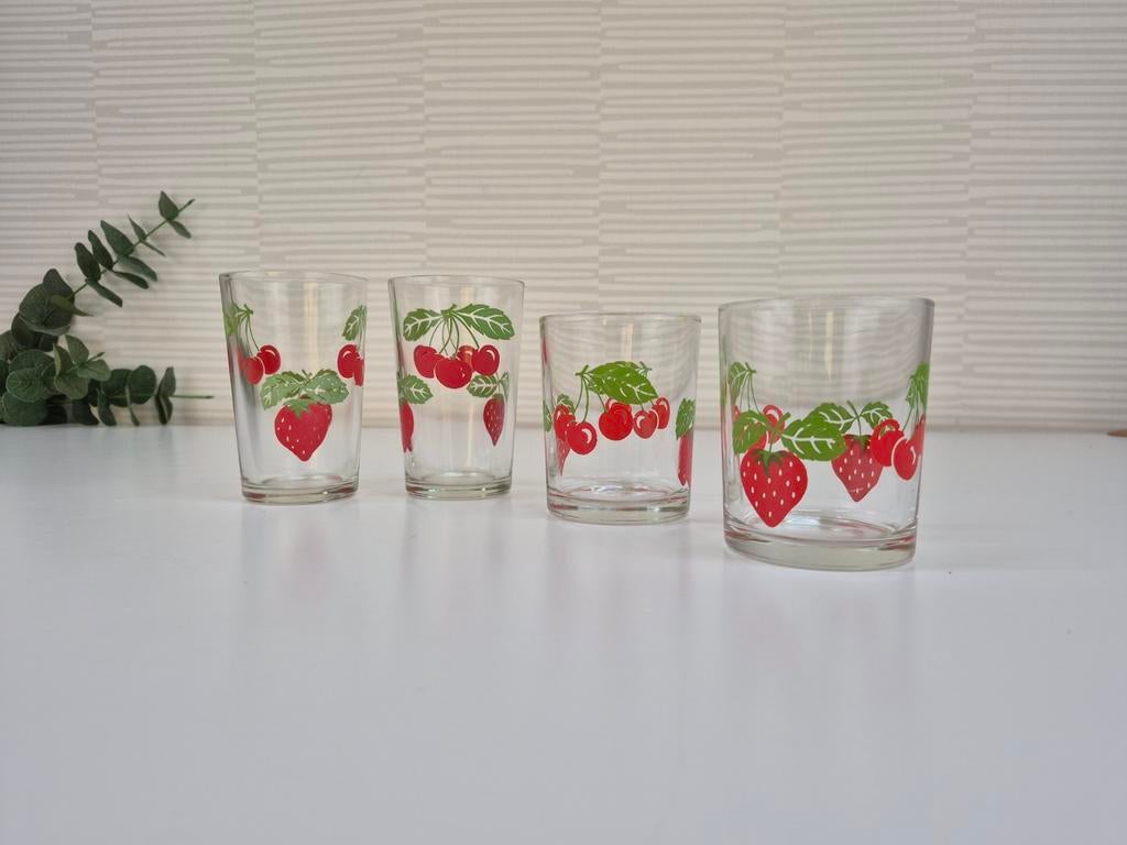 Vintage set (4) sap/water glazen met aardbeien en kersen., Ophalen of Verzenden, ., ., .