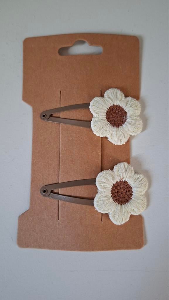 Setje handgemaakte bloemhaarspeldjes – creme/bruin, Kinderen en Baby's, Kindermode-accessoires, Ophalen of Verzenden, Nieuw, Haarknipjes/haarspeldjes