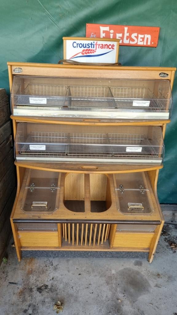 Broodjes meubel, Ophalen