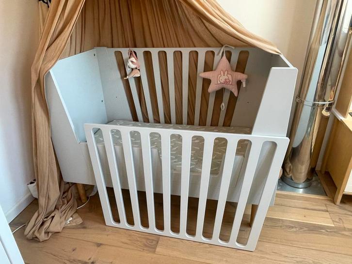 Done by Deer meegroei ledikant wieg - lichtgrijs (60x120), Kinderen en Baby's, Babywiegjes en Ledikanten, Zo goed als nieuw, Ledikant