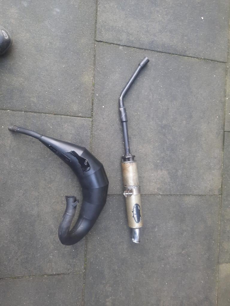 Derbi Yasuni R Cross uitlaat zwart, Fietsen en Brommers, Brommeronderdelen | Algemeen, Ophalen of Verzenden, Uitlaat