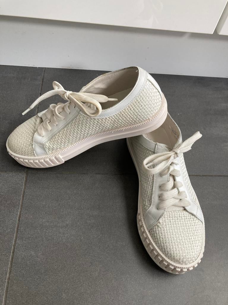 Caroline Biss witte sneakers , gevlochten patroon . Mt 38, Kleding | Dames, Schoenen, Wit, Ophalen of Verzenden, Sneakers of Gympen