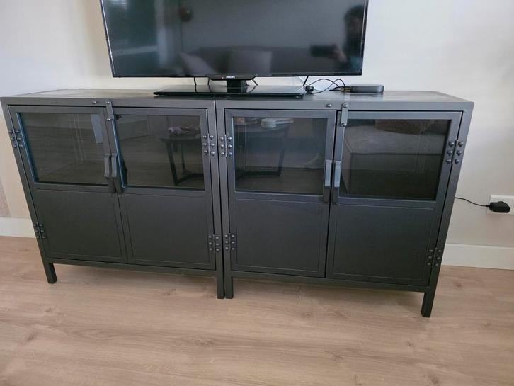 Industrieel tvmeubel / 2 metalen opbergkasten – zwart – goe, Huis en Inrichting, Overige Huis en Inrichting, Gebruikt, Ophalen