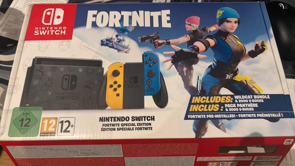 Nintendo Switch Fortnite Editie, Zo goed als nieuw, Met harde schijf, Met 3 controllers of meer, Ophalen