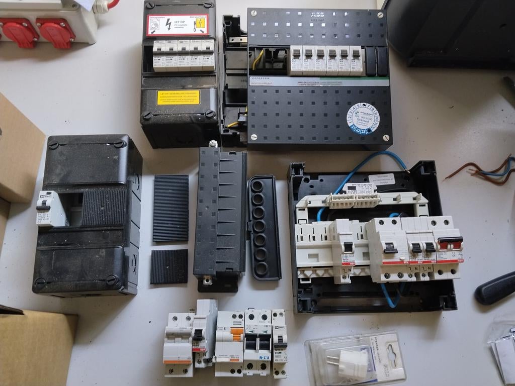 Diverse groepen en kasten - zie foto's, Doe-het-zelf en Verbouw, Elektra en Kabels, Ophalen of Verzenden