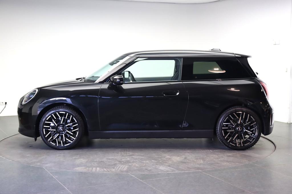 MINI Hatchback Cooper SE / Favoured / Pakket M / 18" Night F, Auto's, Mini, 402 km, Gebruikt, Met garantie (alle), 4 stoelen