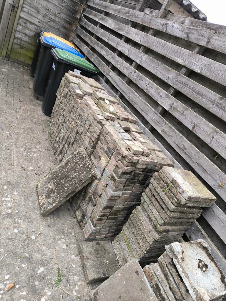Gratis af te halen: Partij 10x10 tegeltjes (ca. 10m2+), Tuin en Terras, Ophalen, Gebruikt, Beton, Terrastegels
