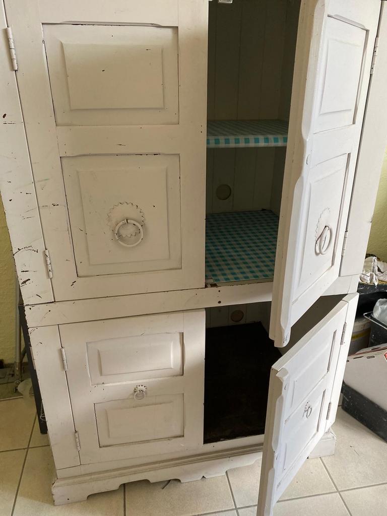 GRATIS Koloniale kast grijs krijtverf, Ophalen, Gebruikt