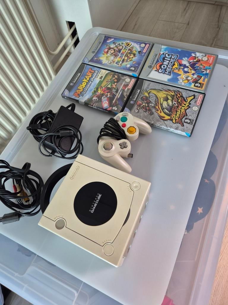 Nintendo Gamecube Pearl met kabels, controller en games, Spelcomputers en Games, Ophalen of Verzenden, Zo goed als nieuw, Met 1 controller