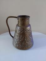 Mooie oude koperen kan met reliëf versiering, Ophalen of Verzenden