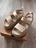 Ugg sandalen maat 38 ZGAN, Kleding | Dames, Schoenen, Beige, Zo goed als nieuw, Sandalen of Muiltjes, Ophalen of Verzenden