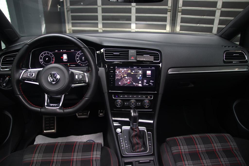 Volkswagen Golf 2.0 TSI GTI PERFORMANCE PANO-VIRTUAL-KEYLESS, Stof, Gebruikt, Euro 6, 4 cilinders