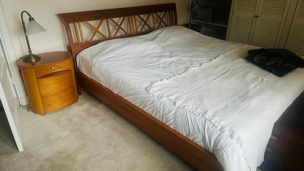 Kersenhouten bed met Auping spiraalbodem en nachtkastjes, Ophalen, Bruin, Tweepersoons, 180 cm