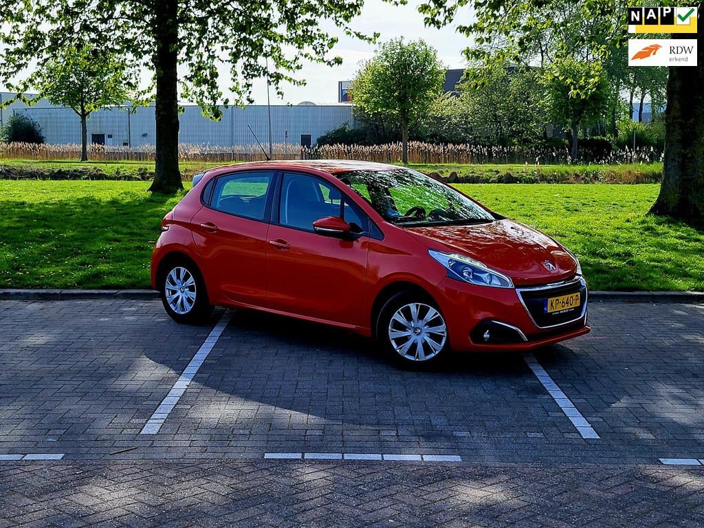 Peugeot 208 1.2 PureTech Blue Lion / Airco / Navi / Cruise c, Voorwielaandrijving, Gebruikt, Parkeersensor, 82 pk