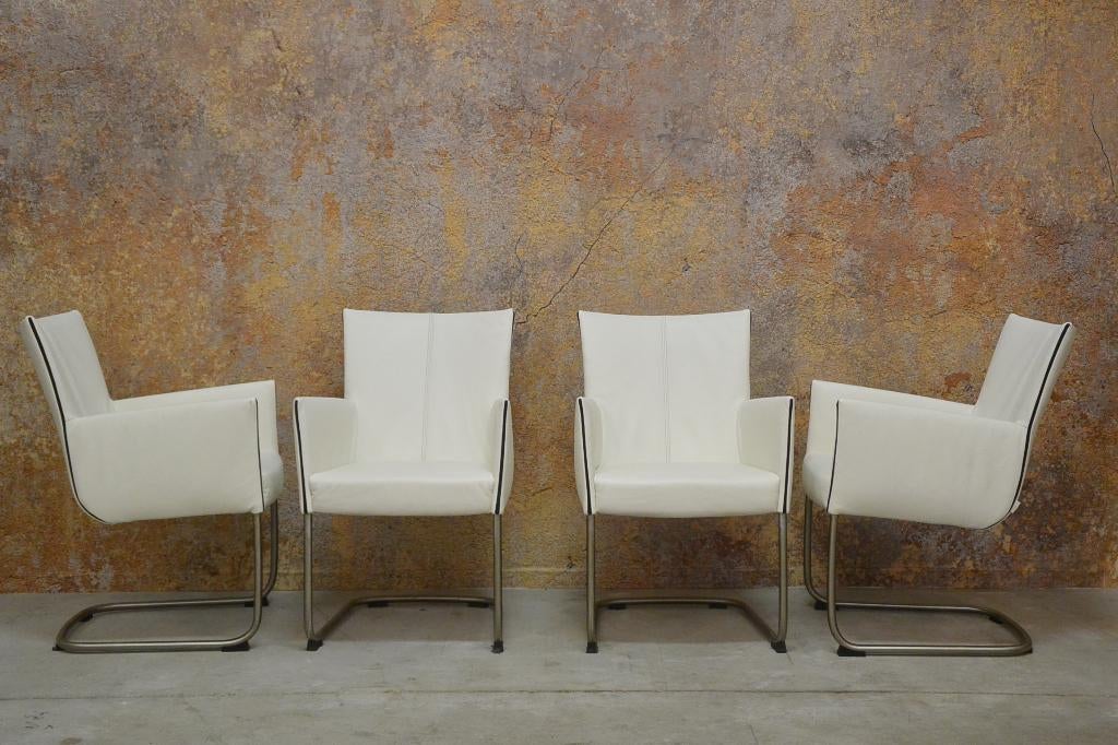 IZGStaat 4 witte leren Bert Plantagie Jones design stoelen, Wit, Bert plantagie, Ophalen of Verzenden, Vijf, Zes of meer stoelen