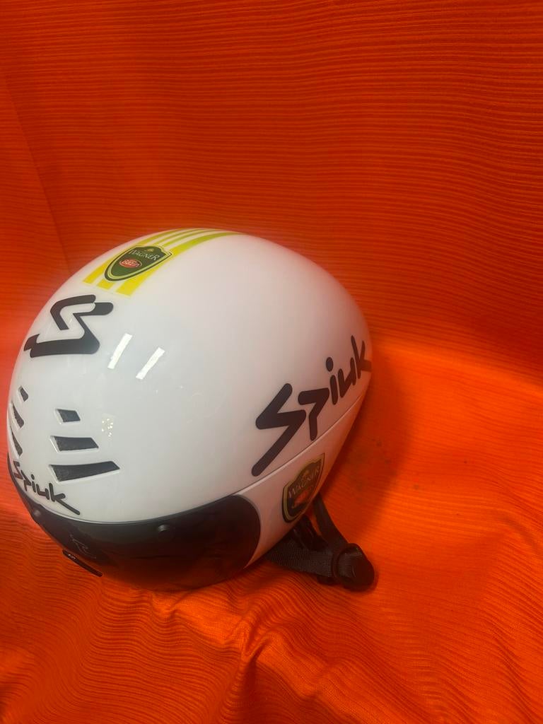 Tijdrit helm spiuk, bedrukking is makkelijk te verwijderen, De ruyterstraat 86, Nieuw, Cycling@steenbergen.cc, Steenbergen cycling