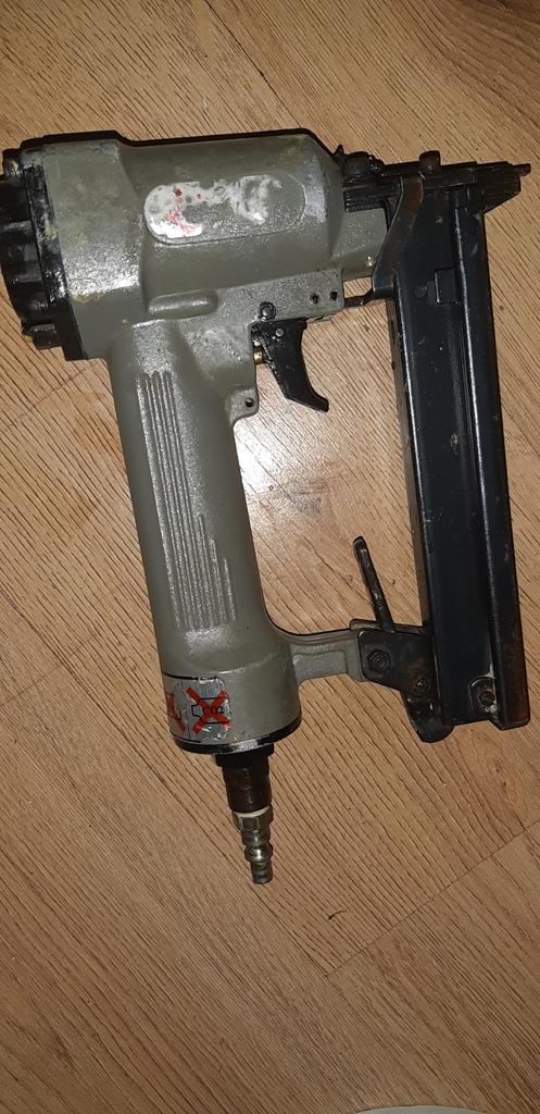 Pneumatische tacker, luchtspuit en verfspuit set, Doe-het-zelf en Verbouw, Gereedschap | Overige machines, Ophalen of Verzenden