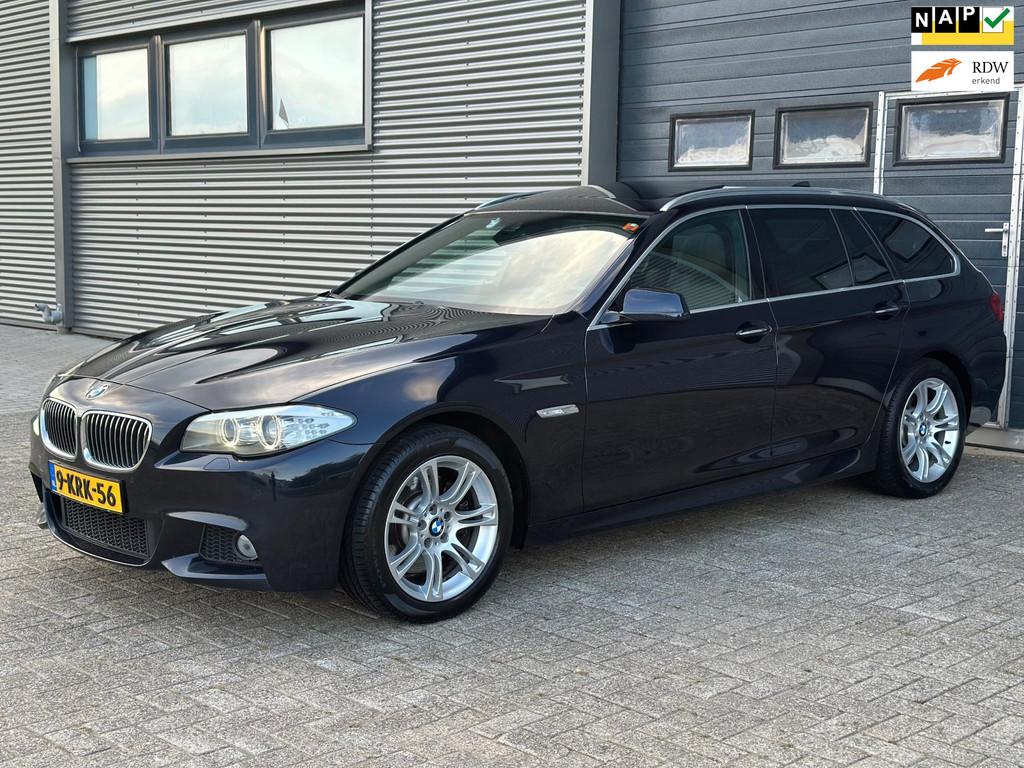 BMW 5-serie Touring 528i COMPLEET M PAKKET - PANO - NWE APK!, Auto's, BMW, Automaat, Euro 5, Achterwielaandrijving, Gebruikt