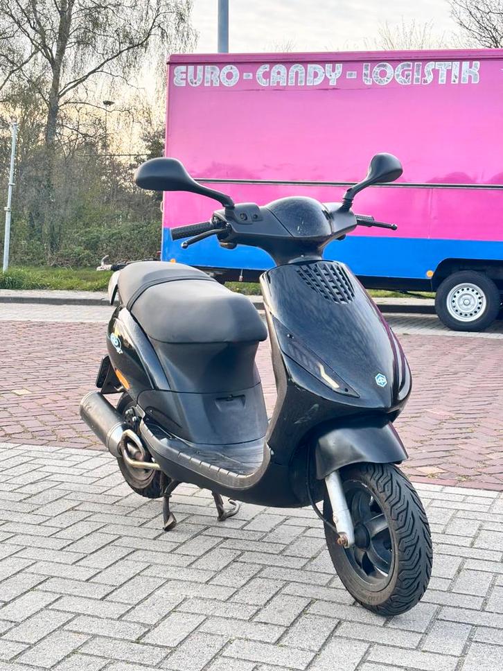 Nette Zip, Fietsen en Brommers, Scooters | Piaggio, Zo goed als nieuw, Zip, Maximaal 45 km/u, Benzine, Ophalen