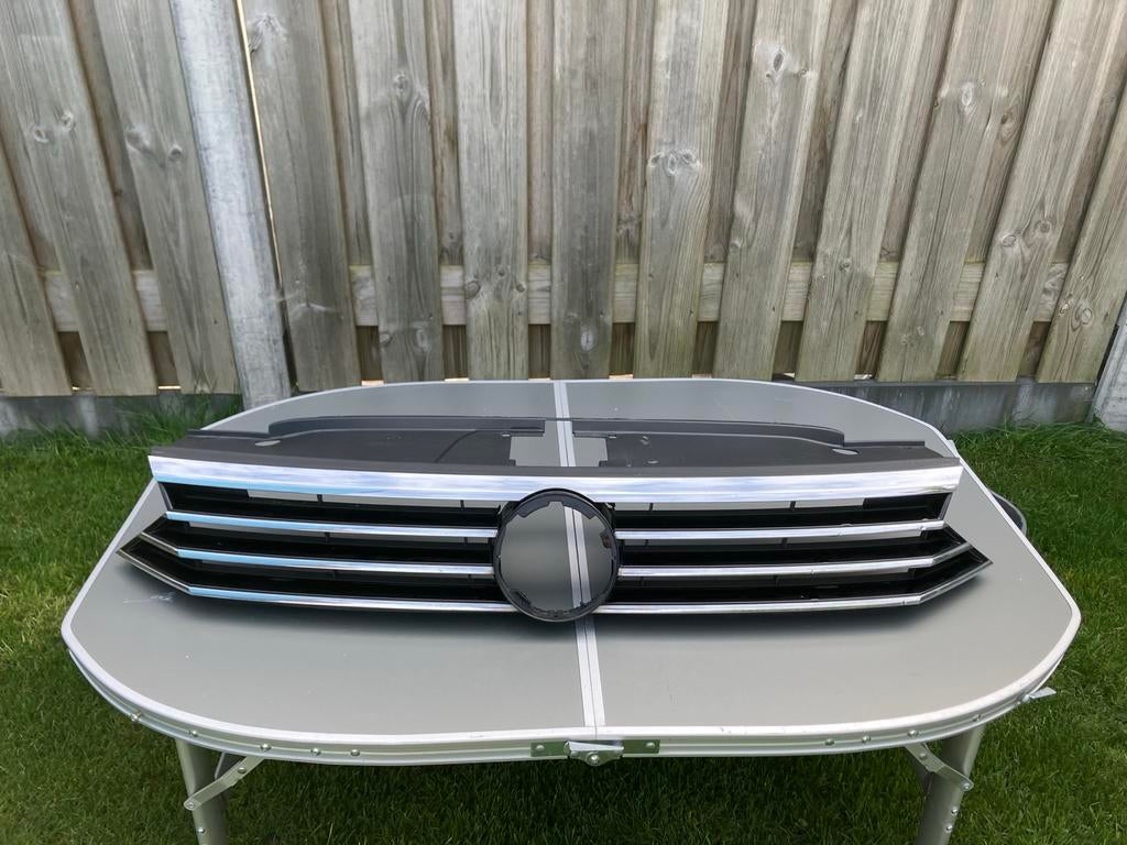 Grill Volkswagen Passat B8 (2015- 2020), Gebruikt, Ophalen of Verzenden, Bumper, Volkswagen