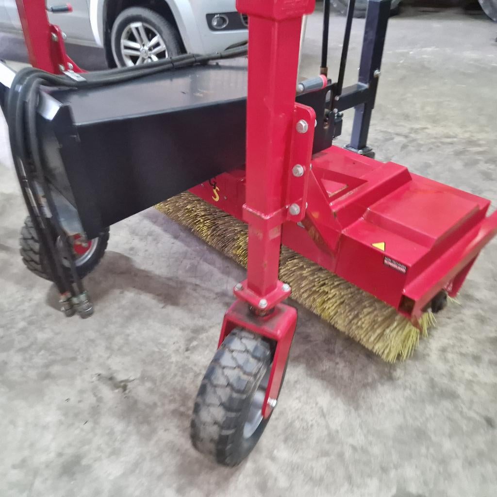 Rolbezem.  Veegmachine. Veegbezem.  Rolborstel, Ophalen, Gebruikt