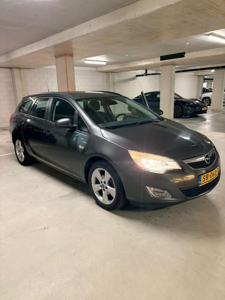 Opel Astra 1.4 Turbo 140PK Net nieuwe APK beurt, Auto's, Opel, Voorwielaandrijving, Euro 5, Stof, 4 cilinders