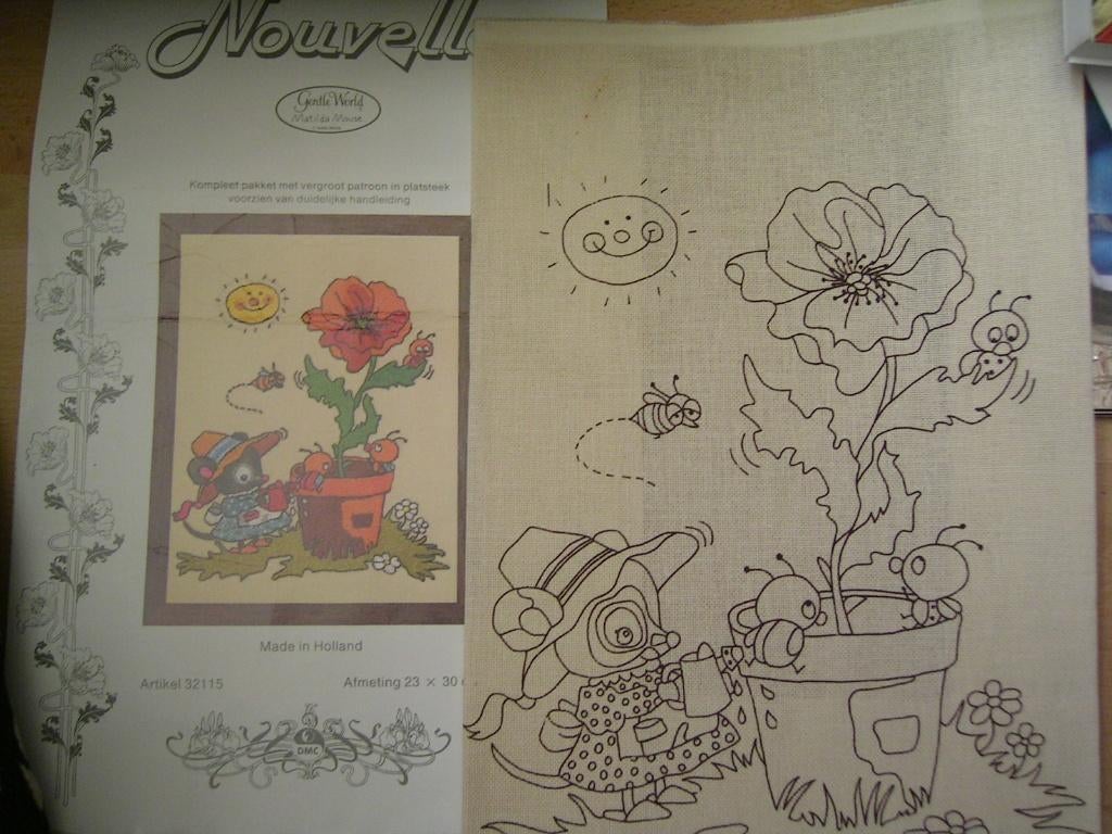 Nouvelle - 1 Stof en patroon . Matilda Mouse. Heb ook DMC, Hobby en Vrije tijd, Borduren en Borduurmachines, Ophalen of Verzenden