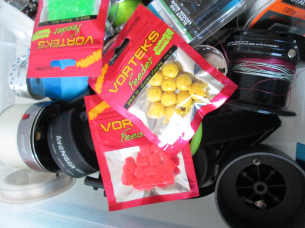 opruimen koopje laatste 2 bakken visspul 15 e 2 st, Ophalen of Verzenden, Nieuw