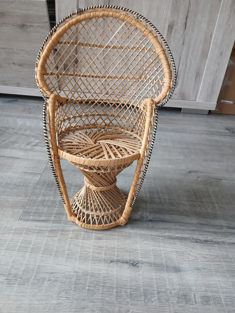 Vintage rieten poppenstoeltje - Rotan pauwenstoel, Ophalen, Gebruikt, Meisje