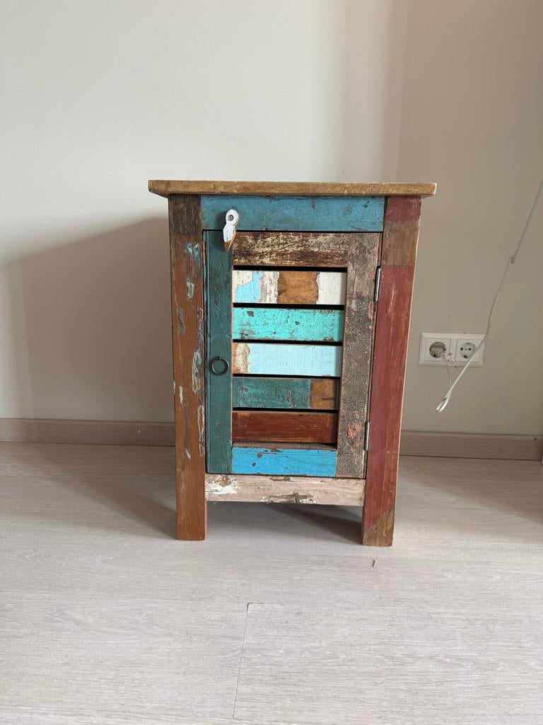 Uniek kastje van sloophout - stoer & karaktervol, 45 tot 60 cm, Minder dan 55 cm, Gebruikt, Ophalen of Verzenden