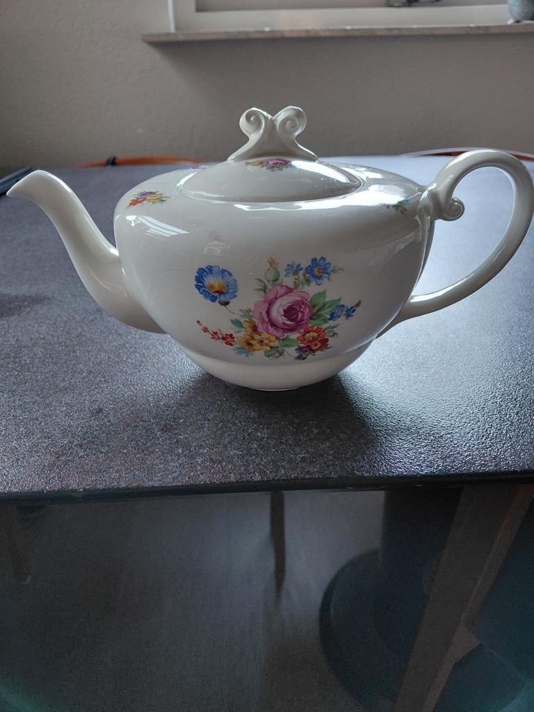 Prachtige Oude Thee Pot - Puntgaaf met Bloemmotief, Ophalen of Verzenden