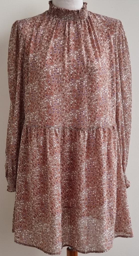 Sweewe lichtbruin jurkje met glimmertje mt. M, Kleding | Dames, Jurken, Zo goed als nieuw, Maat 38/40 (M), Bruin, Boven de knie