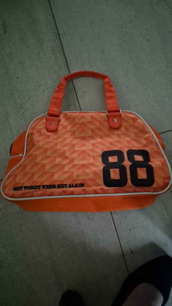 Nederlands elftal '88 sporttas (collectors -item), Maat M, Ophalen of Verzenden, Zo goed als nieuw, Clubaccessoires