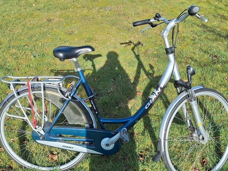 Giant Metro CS2 Grijs/blauw Dames, Fietsen en Brommers, Fietsen | Dames | Damesfietsen, Gebruikt, Giant, Versnellingen, 53 tot 56 cm