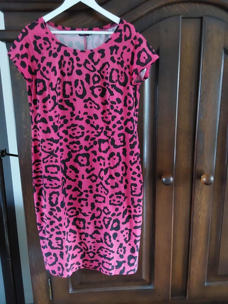 Jurk van Moq, Kleding | Dames, Jurken, Zo goed als nieuw, Maat 46/48 (XL) of groter, Onder de knie, Ophalen of Verzenden